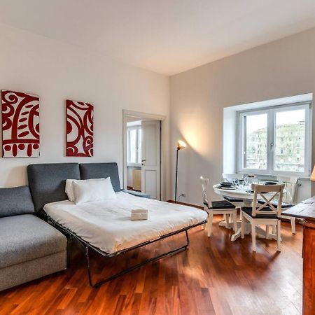 Splendid Flat On The Tiber River ローマ エクステリア 写真