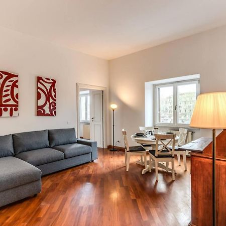 Splendid Flat On The Tiber River ローマ エクステリア 写真