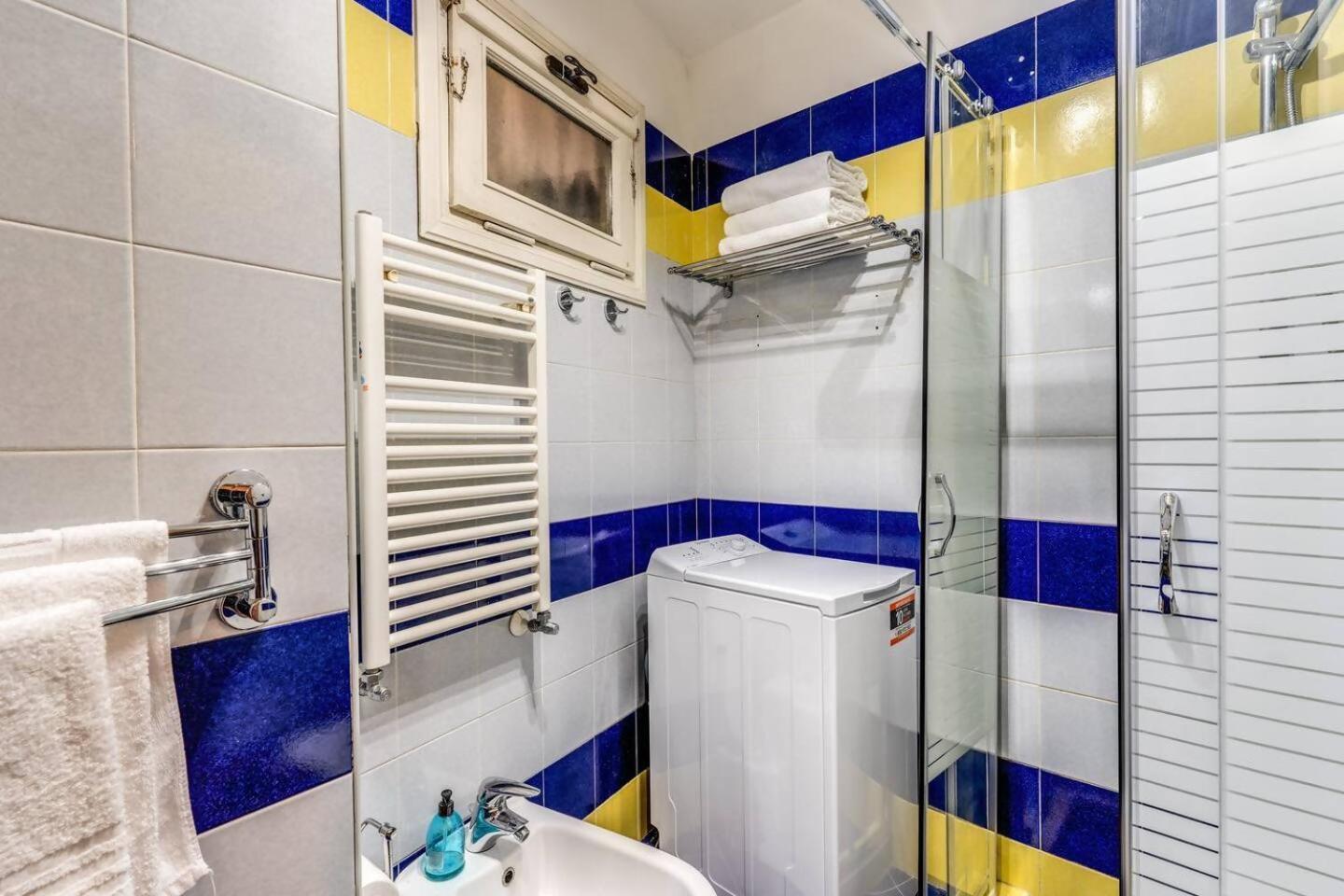 Splendid Flat On The Tiber River ローマ エクステリア 写真