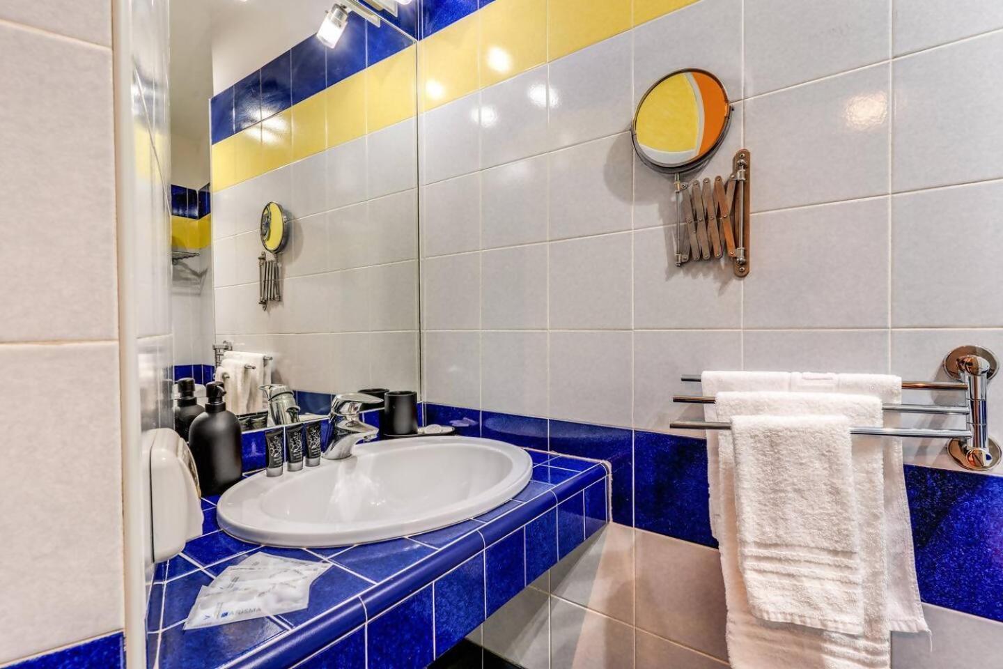 Splendid Flat On The Tiber River ローマ エクステリア 写真