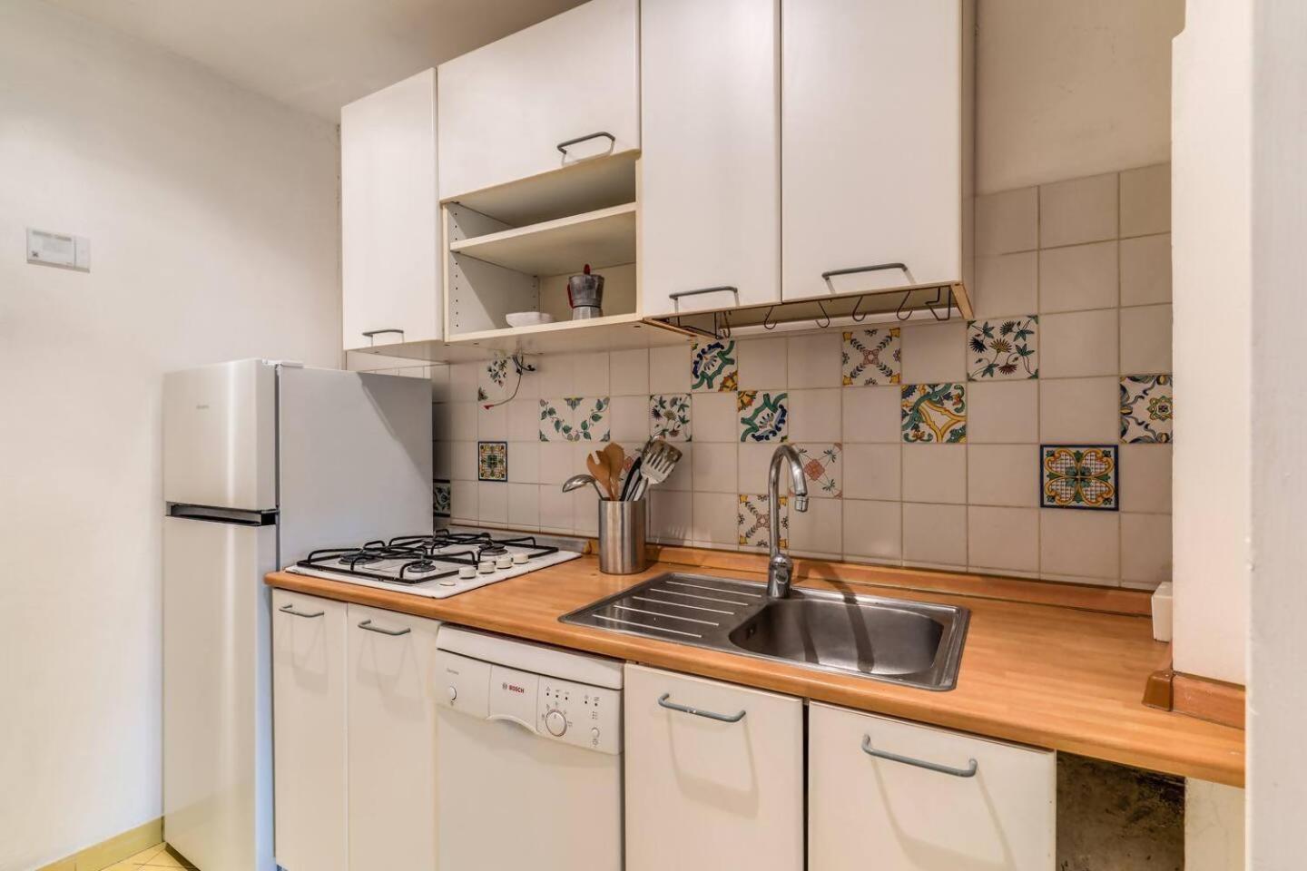 Splendid Flat On The Tiber River ローマ エクステリア 写真
