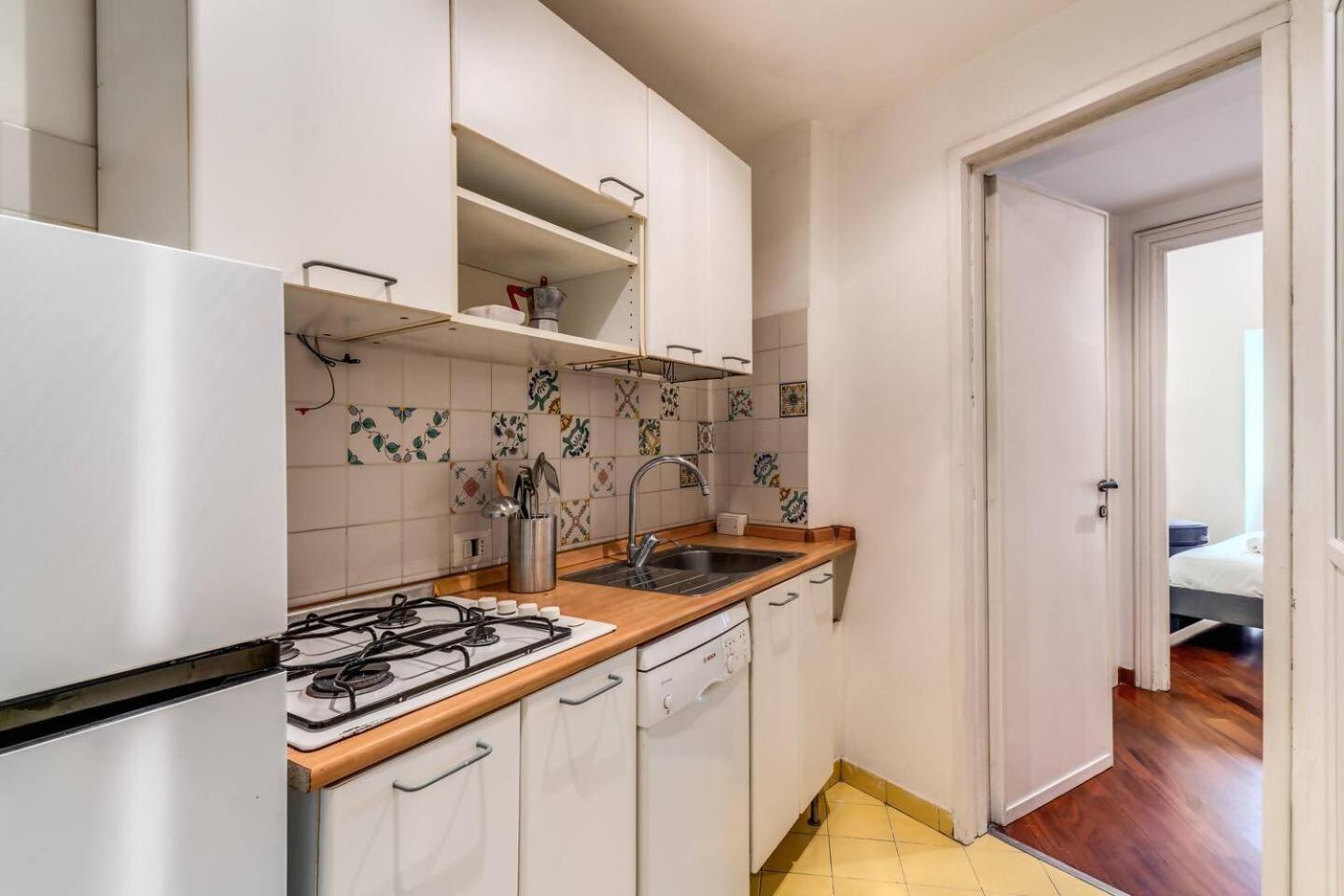 Splendid Flat On The Tiber River ローマ エクステリア 写真