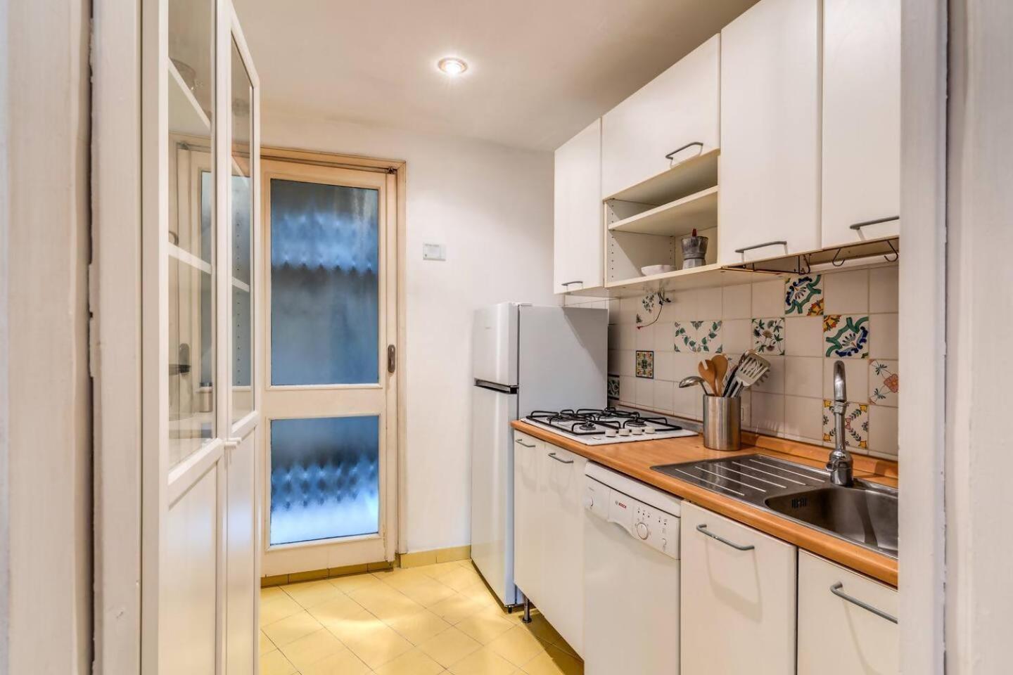 Splendid Flat On The Tiber River ローマ エクステリア 写真