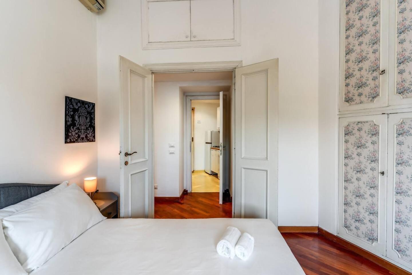 Splendid Flat On The Tiber River ローマ エクステリア 写真
