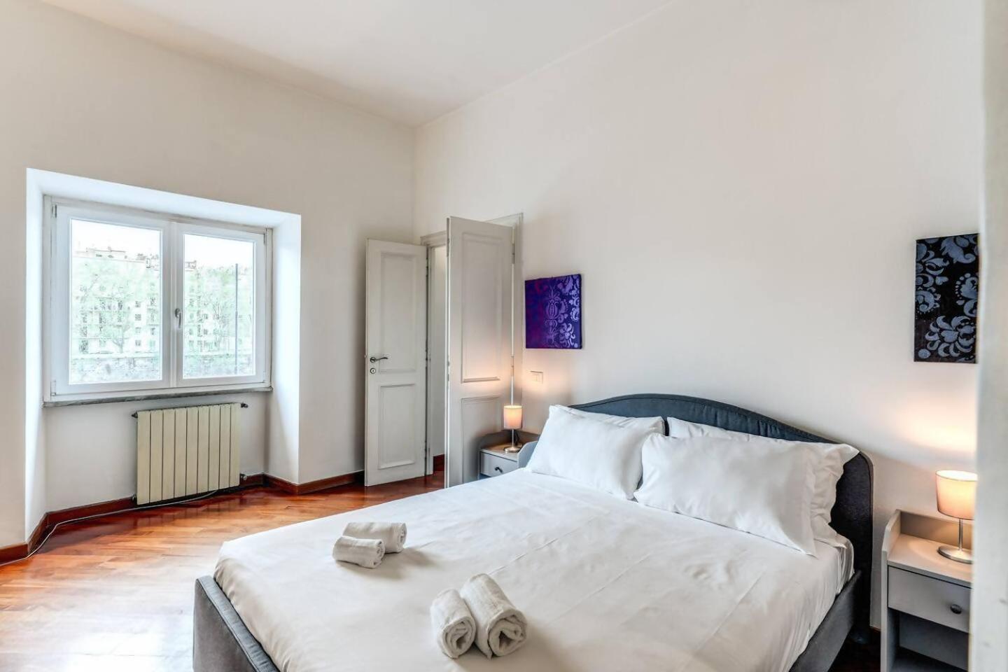 Splendid Flat On The Tiber River ローマ エクステリア 写真