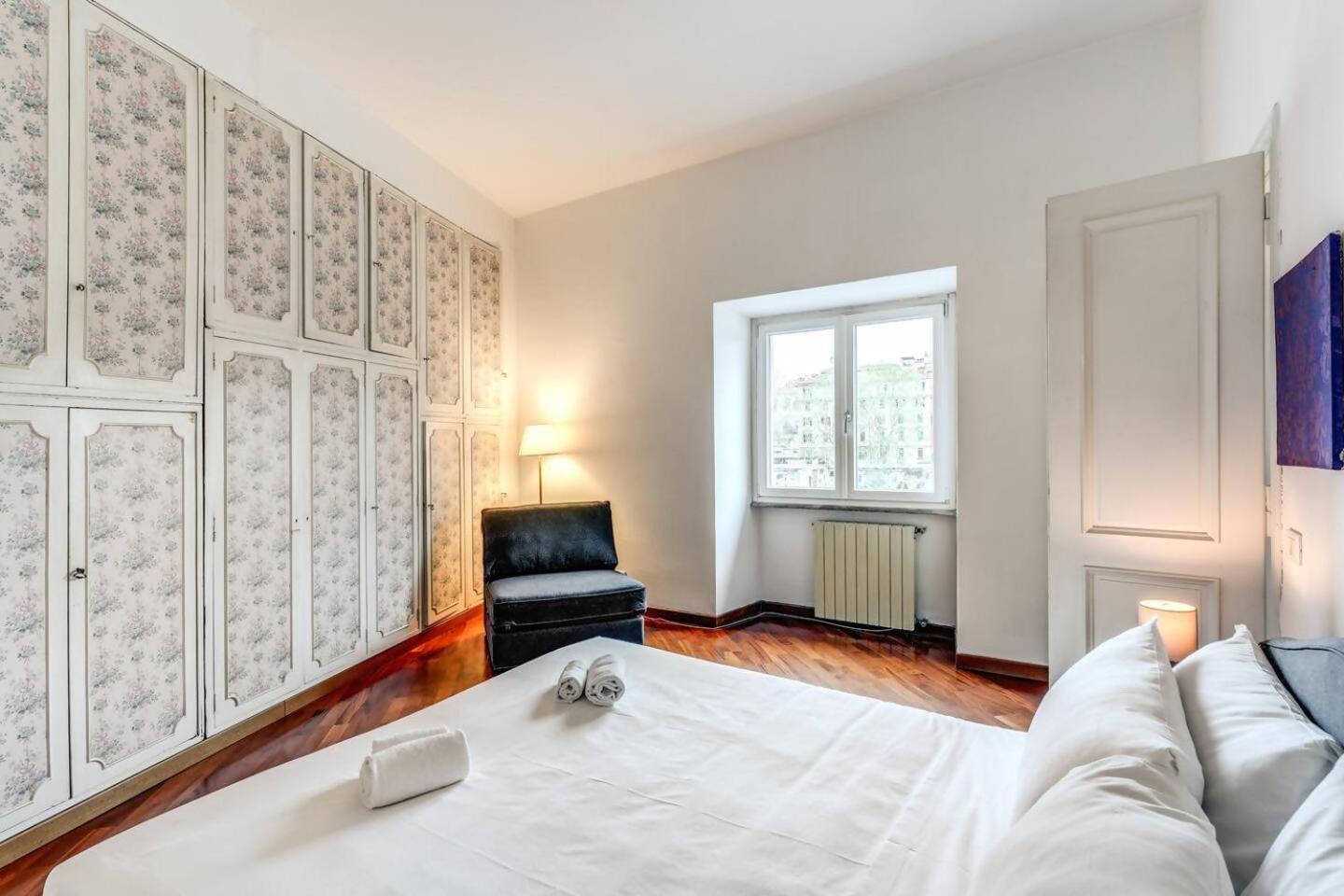 Splendid Flat On The Tiber River ローマ エクステリア 写真