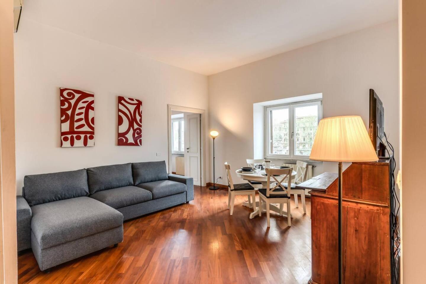 Splendid Flat On The Tiber River ローマ エクステリア 写真