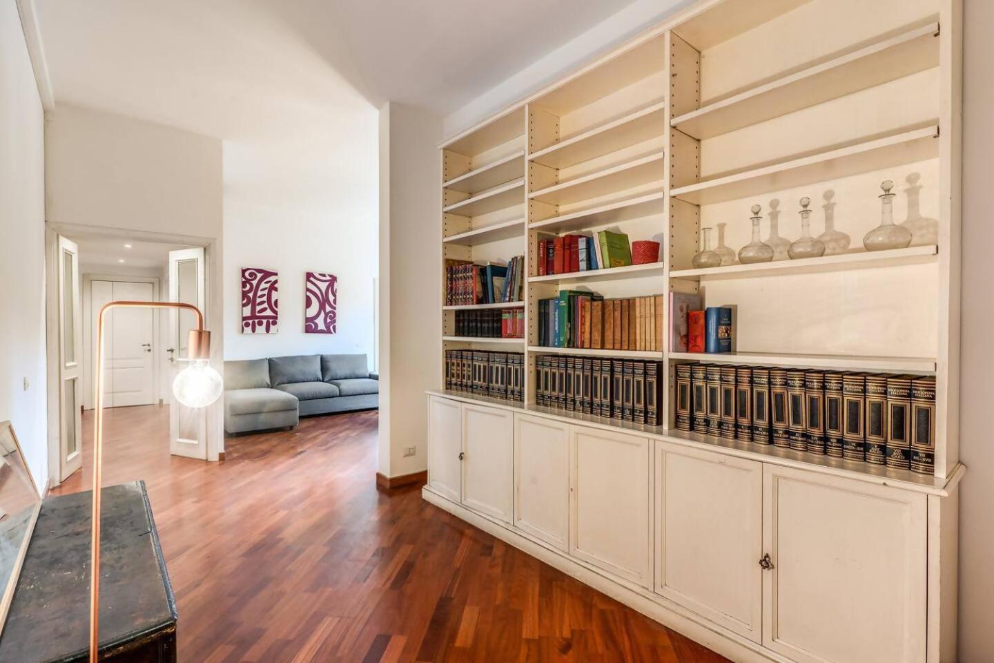 Splendid Flat On The Tiber River ローマ エクステリア 写真